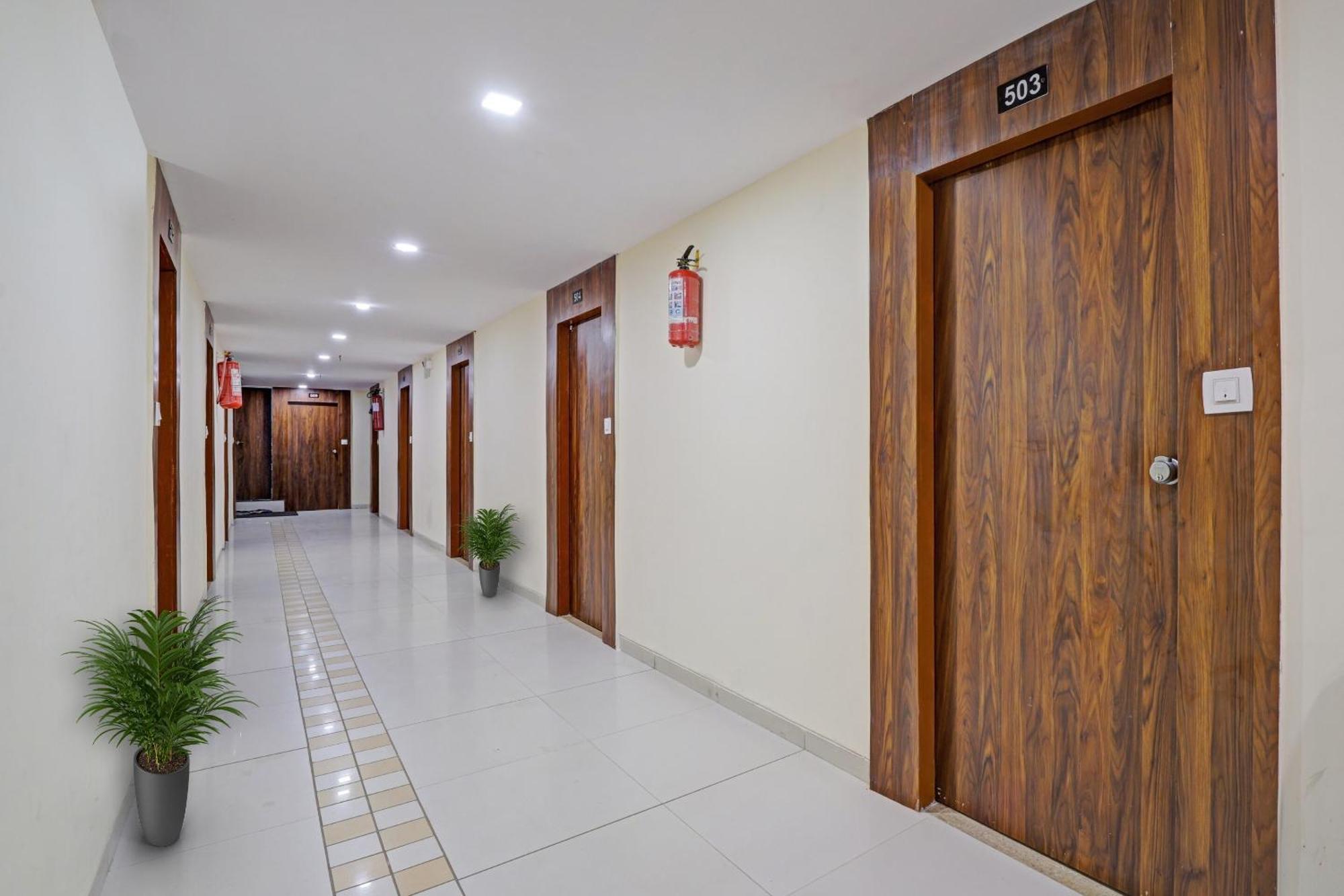 Hotel O Neelkamal Ahmedabad Eksteriør billede