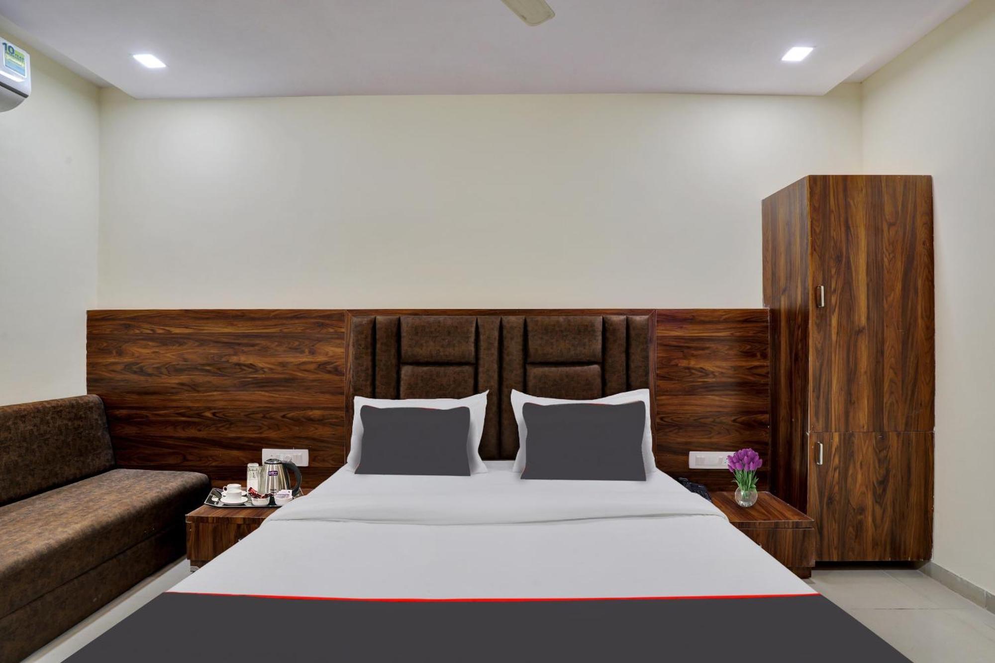 Hotel O Neelkamal Ahmedabad Eksteriør billede