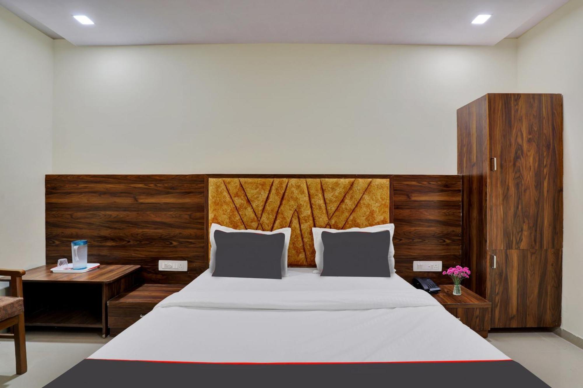 Hotel O Neelkamal Ahmedabad Eksteriør billede