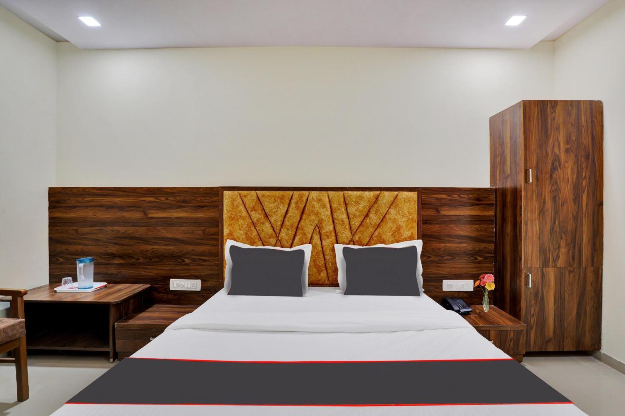 Hotel O Neelkamal Ahmedabad Eksteriør billede